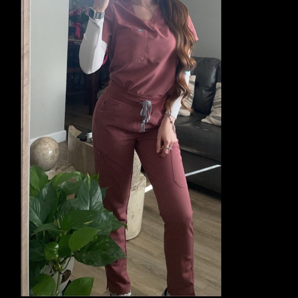 Figs Mauve scrub top and bottoms
